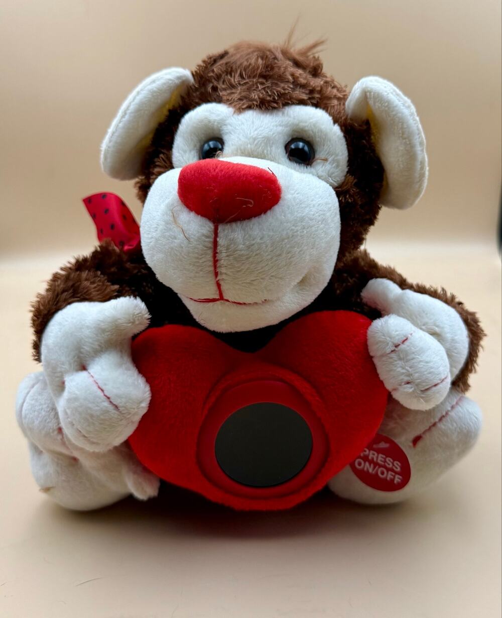 Cracker Barrel Hearts Galore Animated Monkey Sings LOVE 2010 New w Box